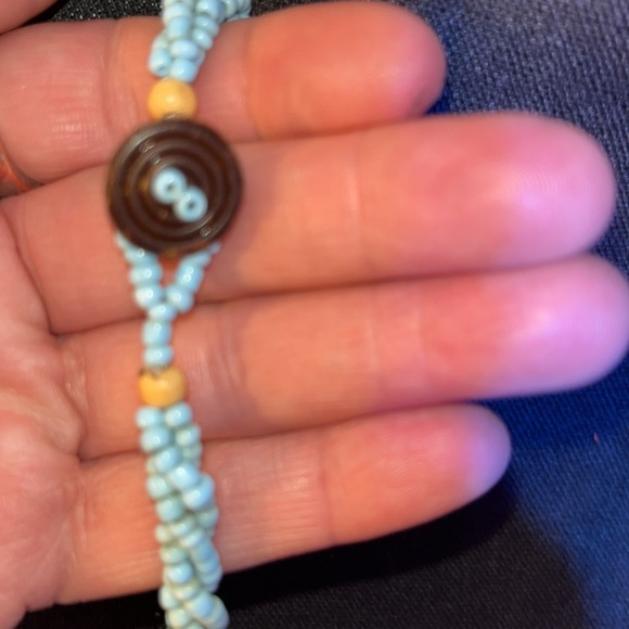 # 397-Elegant Abalone shell design necklace with blue beaded chain - Picture 9 of 14